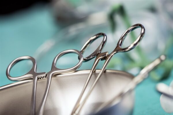 stérilisation des ciseaux coupe-fils médical