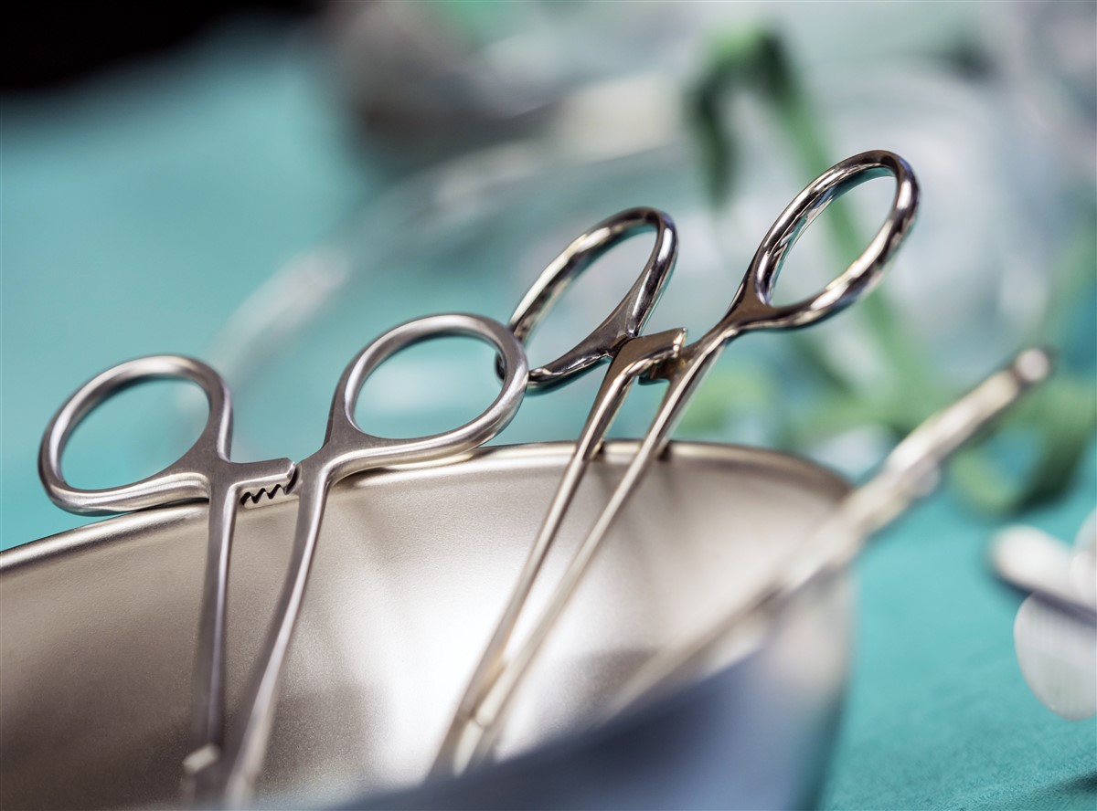 stérilisation des ciseaux coupe-fils médical